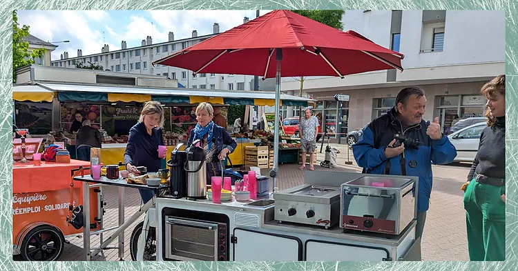 Photo d'illustration de l'événement : La Basse Cour au marché  | Les repas en itinérance